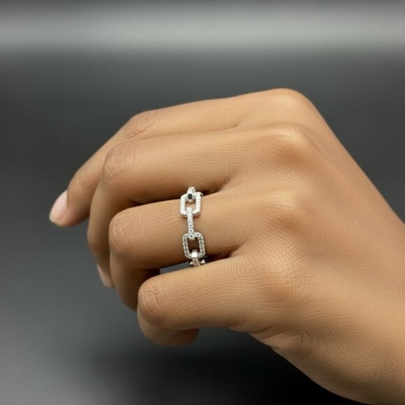 Elegant Silver Link Luxury Inspired Ring - Picture 4 of 4
